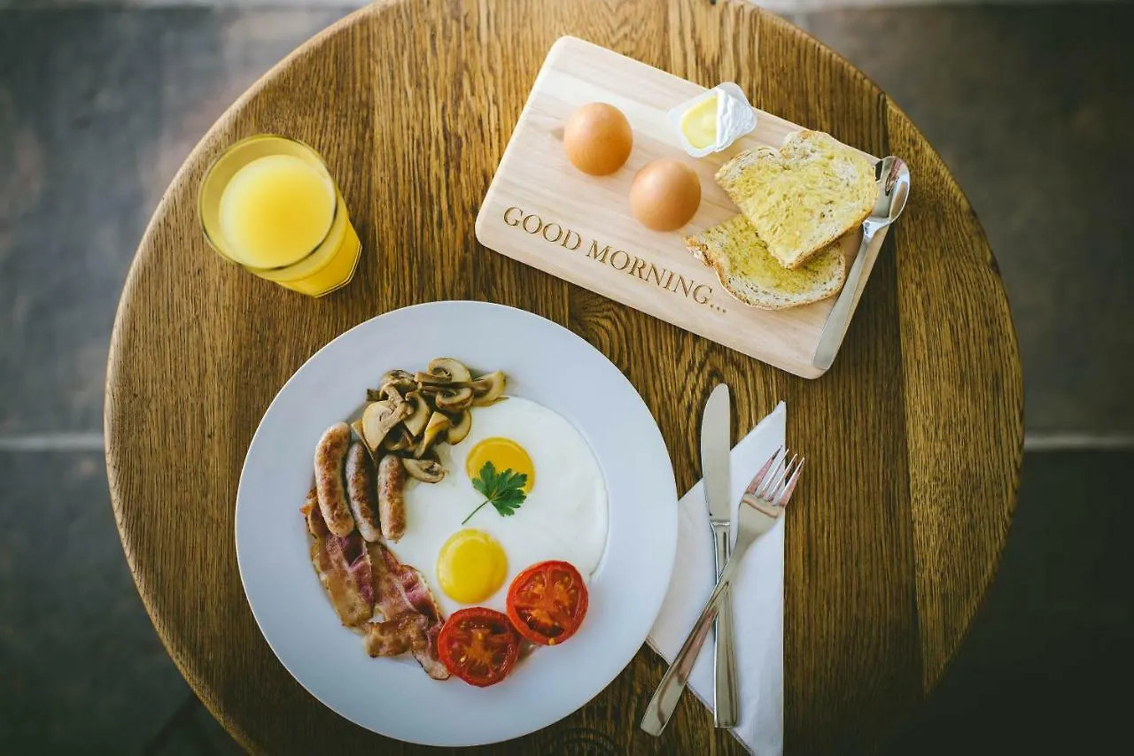 The Victorian Goose (Adults Only) Bed & Breakfast Cape Town